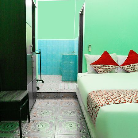 Oyo 3095 Semarapura Homestay Macáçar Exterior foto