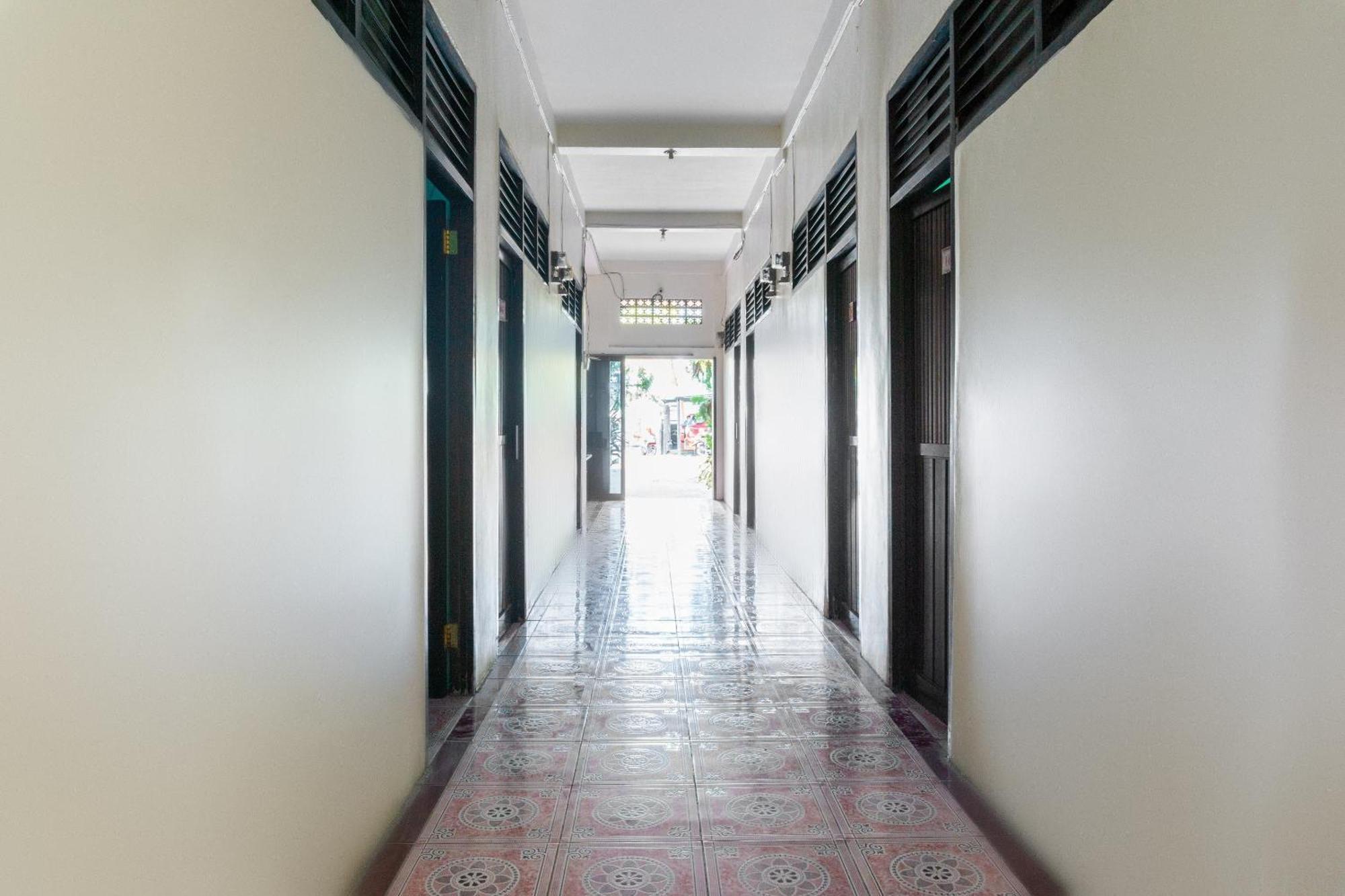 Oyo 3095 Semarapura Homestay Macáçar Exterior foto