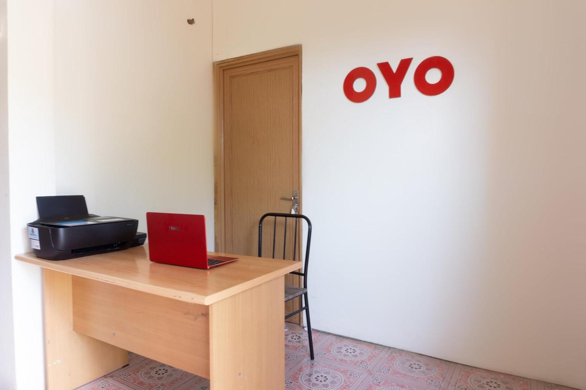 Oyo 3095 Semarapura Homestay Macáçar Exterior foto